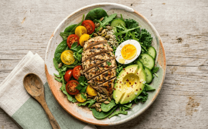 Bowl Low Carb de Frango com Abacate: Receita Prática Para Mulheres Depois dos 40
