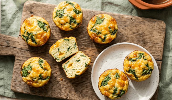 Muffin de Ovo com Espinafre e Queijo: Lanche Proteico Para Levar ao Trabalho